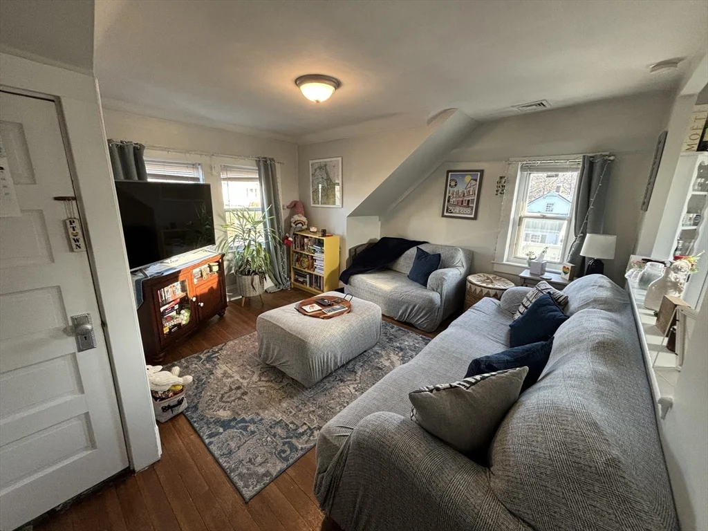 1 bed, 1 bath apartment for rent at 407 Front St Unit 2, Weymouth — photo 3 of 5