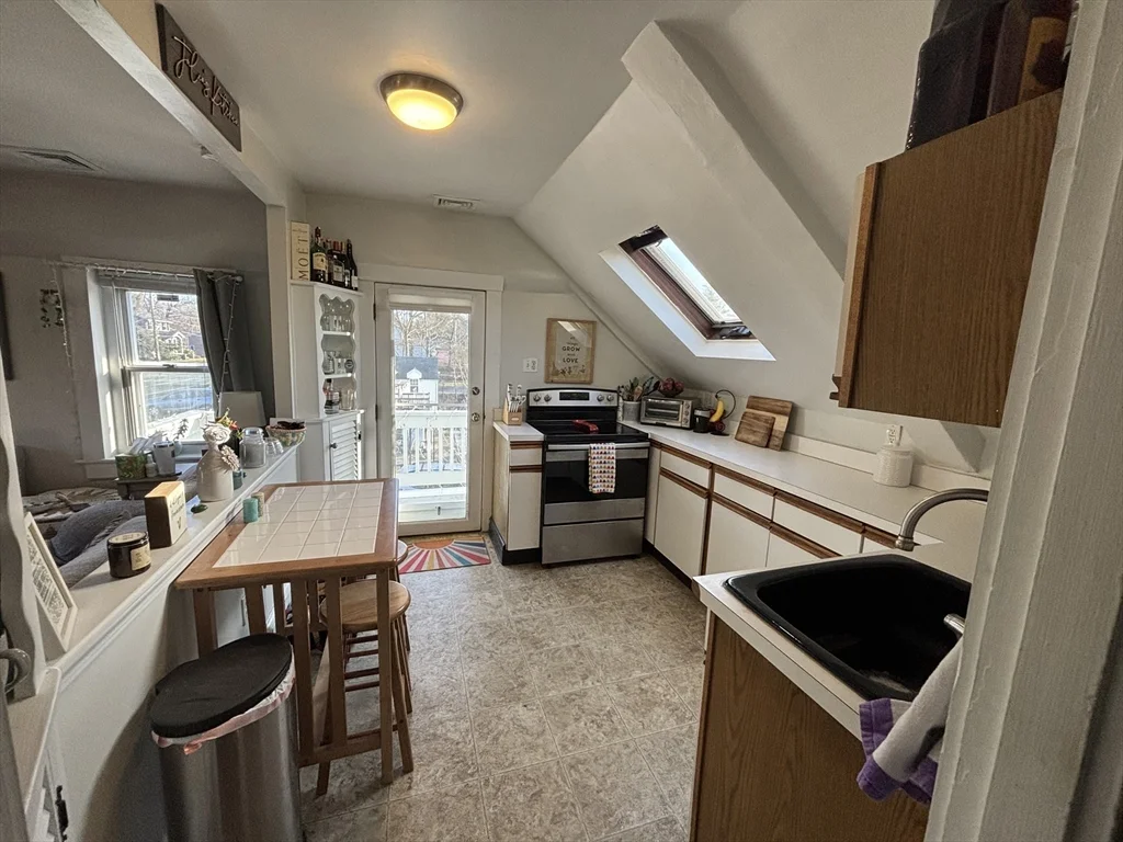 1 bed, 1 bath apartment for rent at 407 Front St Unit 2, Weymouth — photo 2 of 5