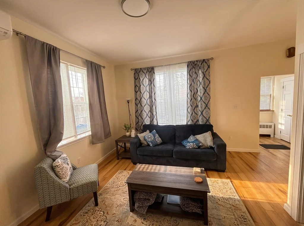 1 bed, 1 bath apartment for rent at 407 Main St Unit A, Medford — photo 2 of 5