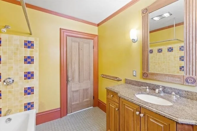 3 bed, 2 bath apartment for rent at 407 Main Unit C, Medford — photo 2 of 26