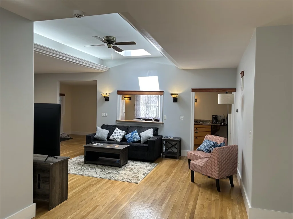 2 bed, 1 bath apartment for rent at 407 Main Unit D, Medford — photo 2 of 3