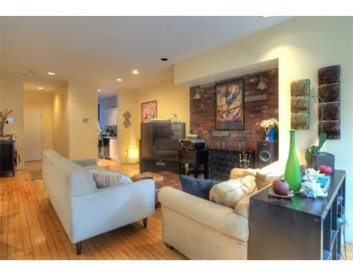 2 bed, 1.5 bath apartment for rent at 407 Marlborough St Unit 1A, Back Bay — photo 3 of 28