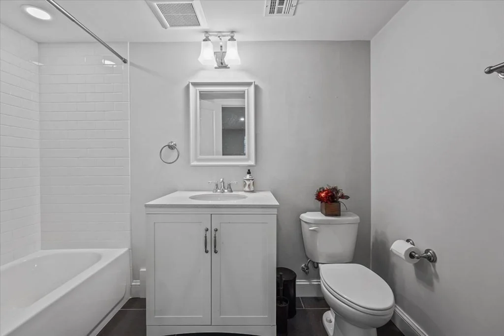 2 bed, 3 bath apartment for rent at 407 Pleasant St Unit 1, Melrose — photo 11 of 17