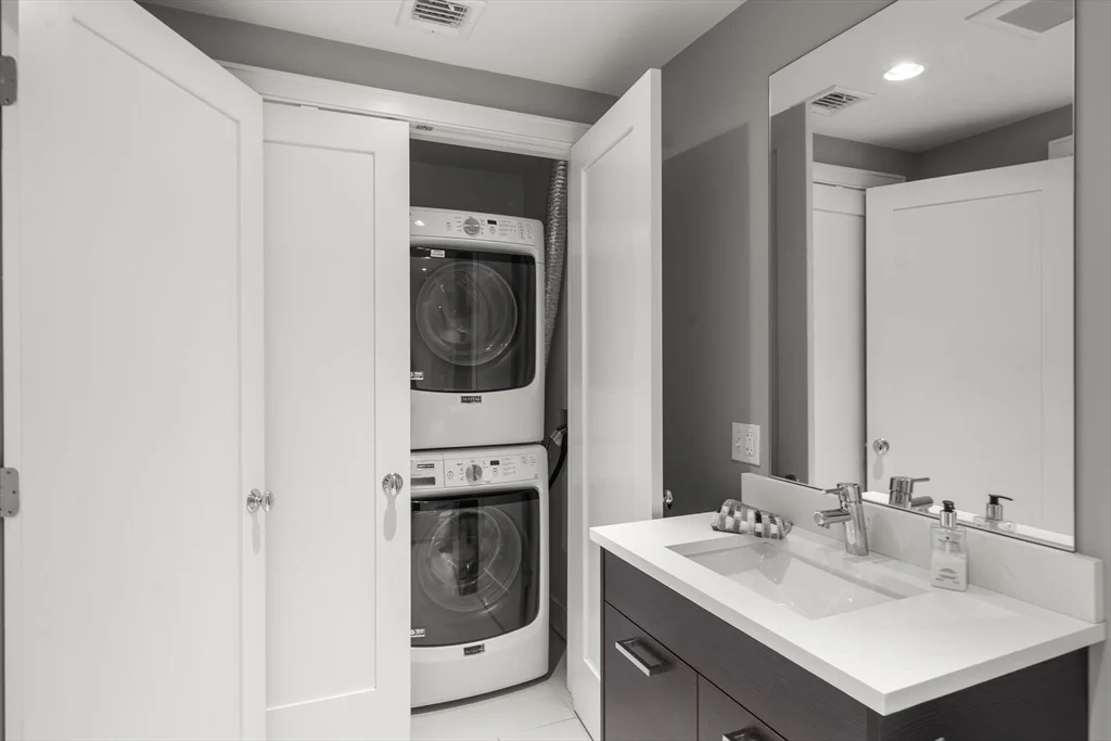 2 bed, 2 bath apartment for rent at 407 W 1st St Unit 302, South Boston — photo 21 of 28