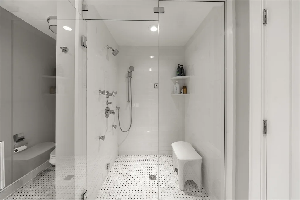 2 bed, 2 bath apartment for rent at 407 W 1st St Unit 302, South Boston — photo 17 of 28
