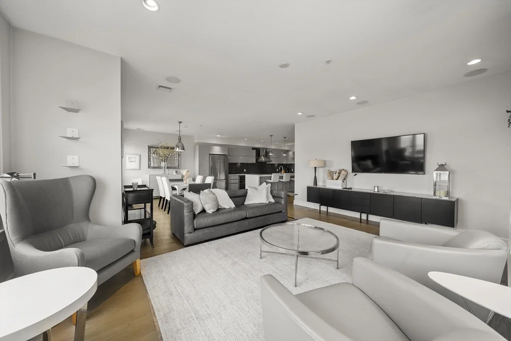2 bed, 2 bath apartment for rent at 407 W 1st Unit 302, South Boston — photo 8 of 29