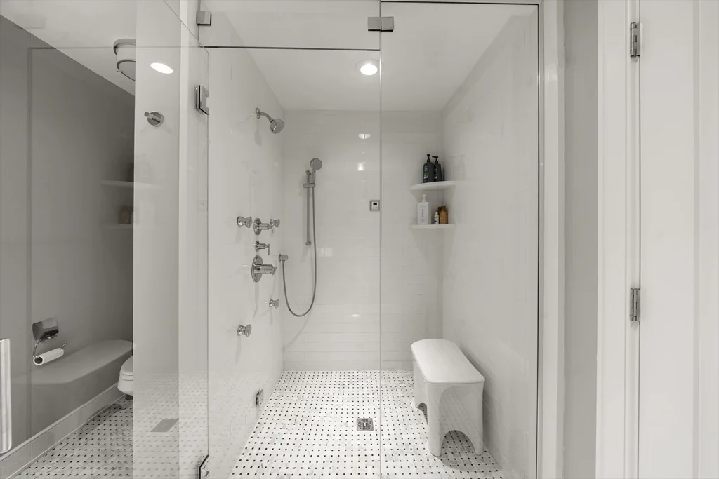 2 bed, 2 bath apartment for rent at 407 W 1st Unit 302, South Boston — photo 28 of 29