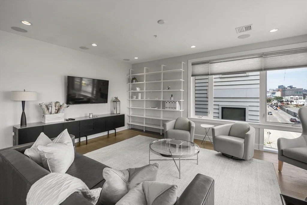 2 bed, 2 bath apartment for rent at 407 W 1st Unit 302, South Boston — photo 10 of 29