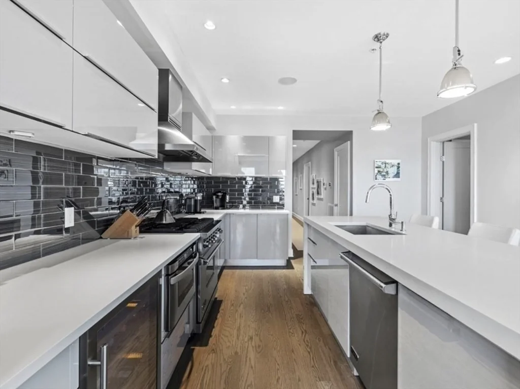 2 bed, 2 bath apartment for rent at 407 W 1st Unit 302, South Boston — photo 5 of 29