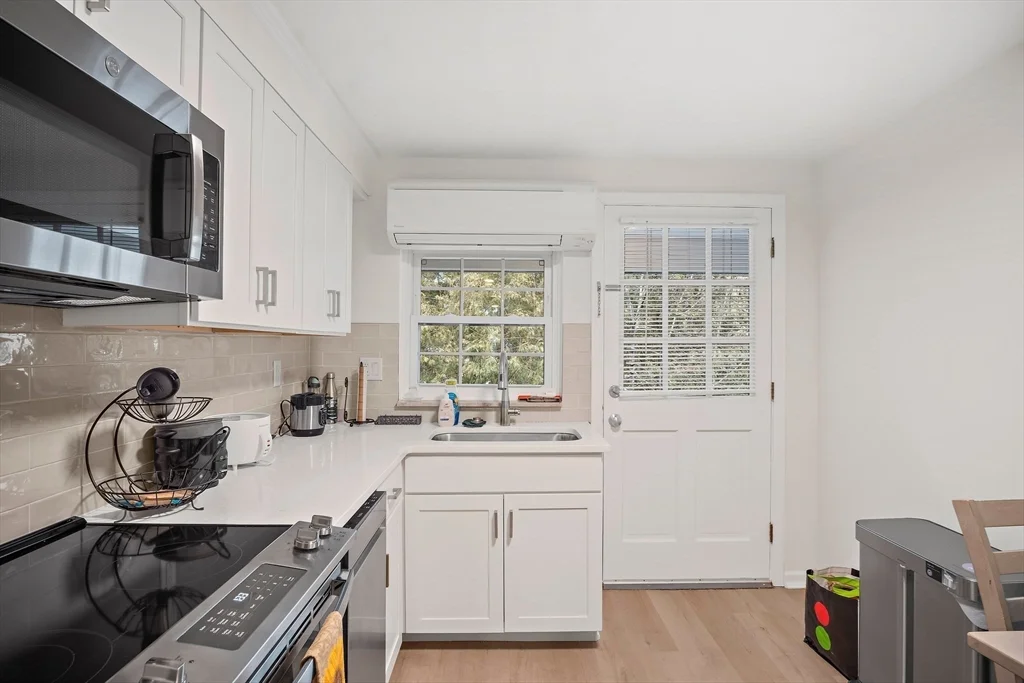 2 bed, 1 bath apartment for rent at 407 Washington St Unit 2, Westwood — photo 2 of 17