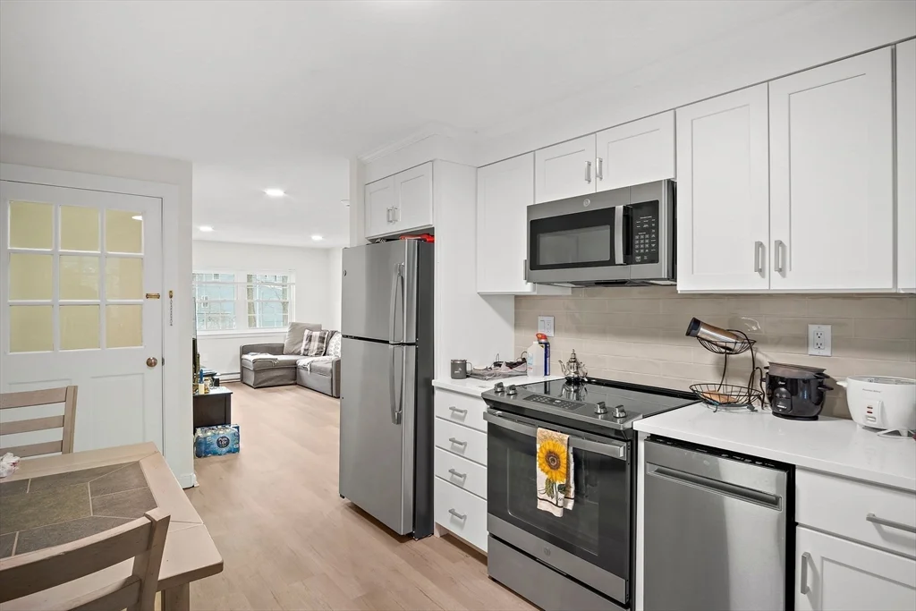 2 bed, 1 bath apartment for rent at 407 Washington St Unit 2, Westwood — photo 4 of 17