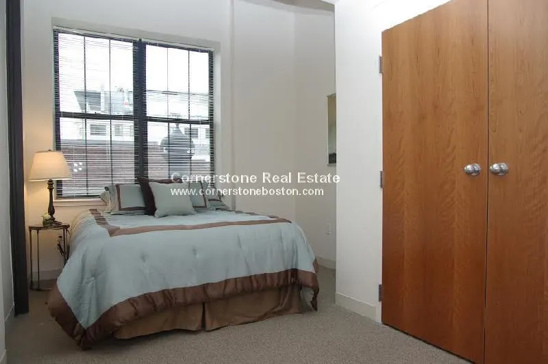 1 bed, 1 bath apartment for rent at 407 Washington St Unit 403, Oak Square — photo 4 of 7