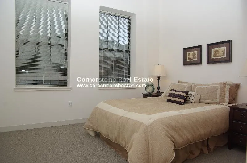 1 bed, 1 bath apartment for rent at 407 Washington St Unit 403, Oak Square — photo 5 of 7