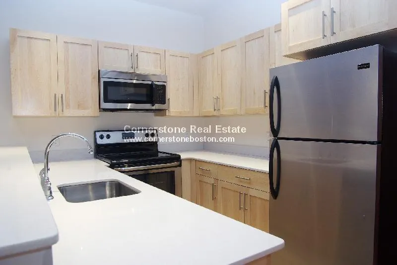 1 bed, 1 bath apartment for rent at 407 Washington St Unit 403, Oak Square — photo 1 of 7
