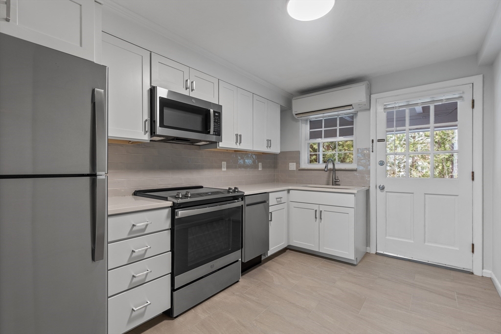 2 bed, 1 bath apartment for rent at 407 Washington Unit 1, Westwood — photo 6 of 15