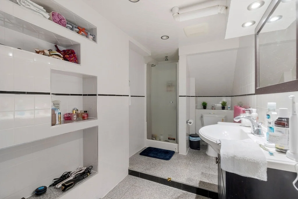 1 bed, 1 bath apartment for rent at 407A Broadway Unit 1, Harvard Square — photo 13 of 15