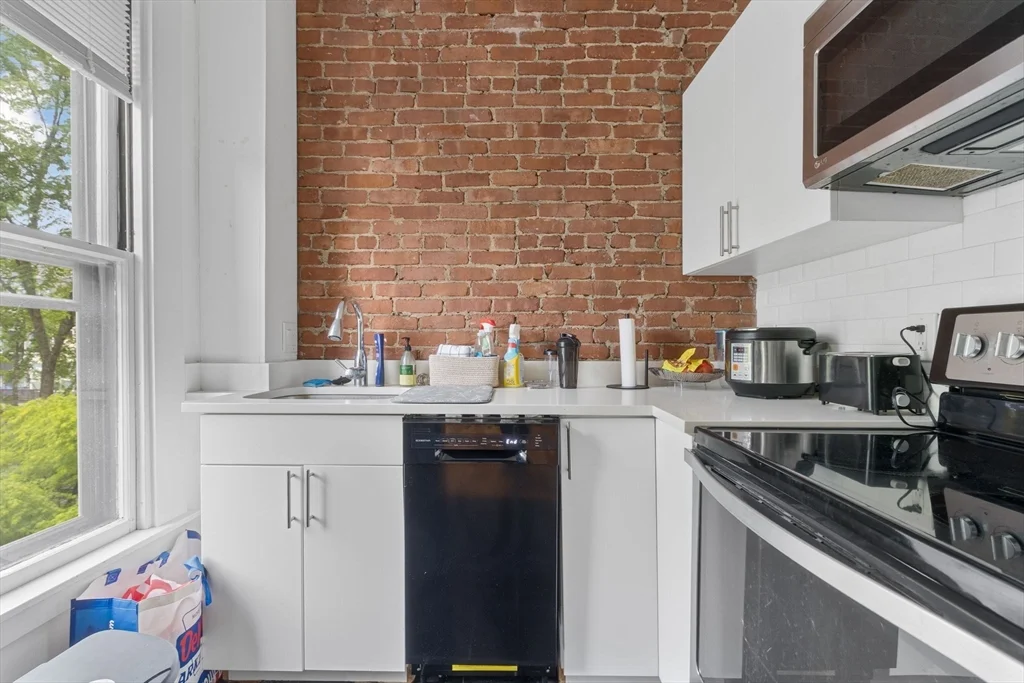 1 bed, 1 bath apartment for rent at 407A Broadway Unit 2, Harvard Square — photo 3 of 8