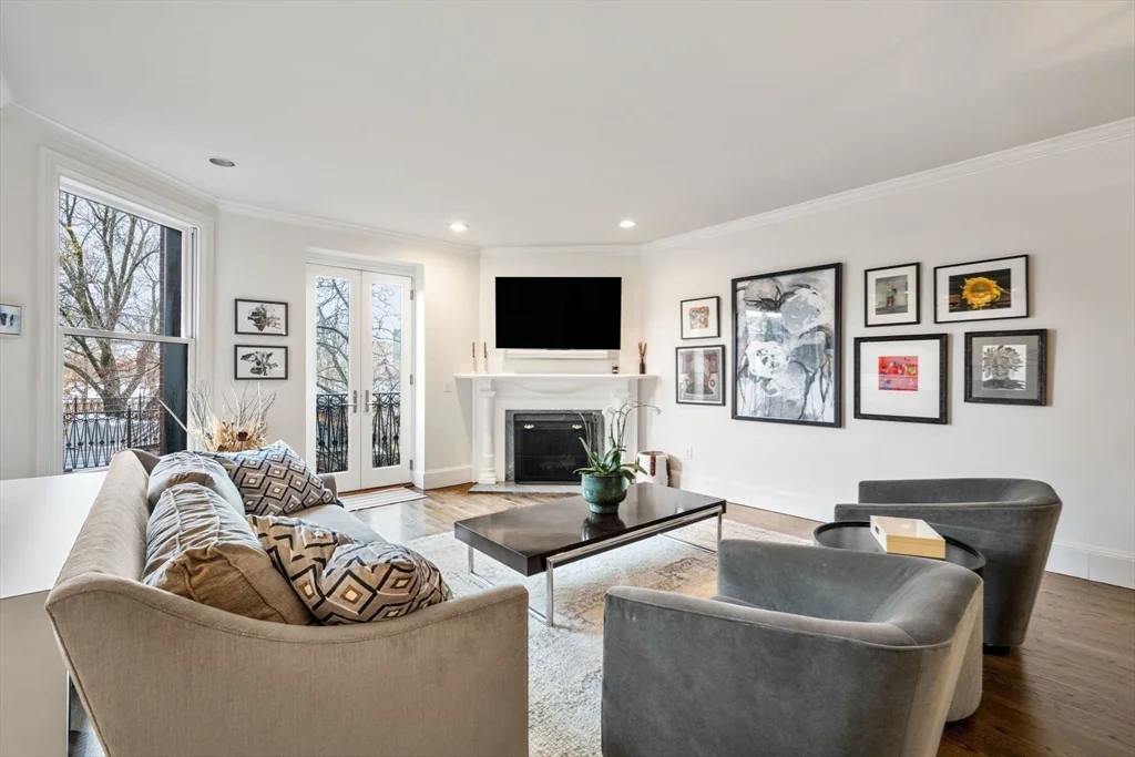 3 bed, 3 bath apartment for rent at 408 Beacon St Unit 1, Back Bay