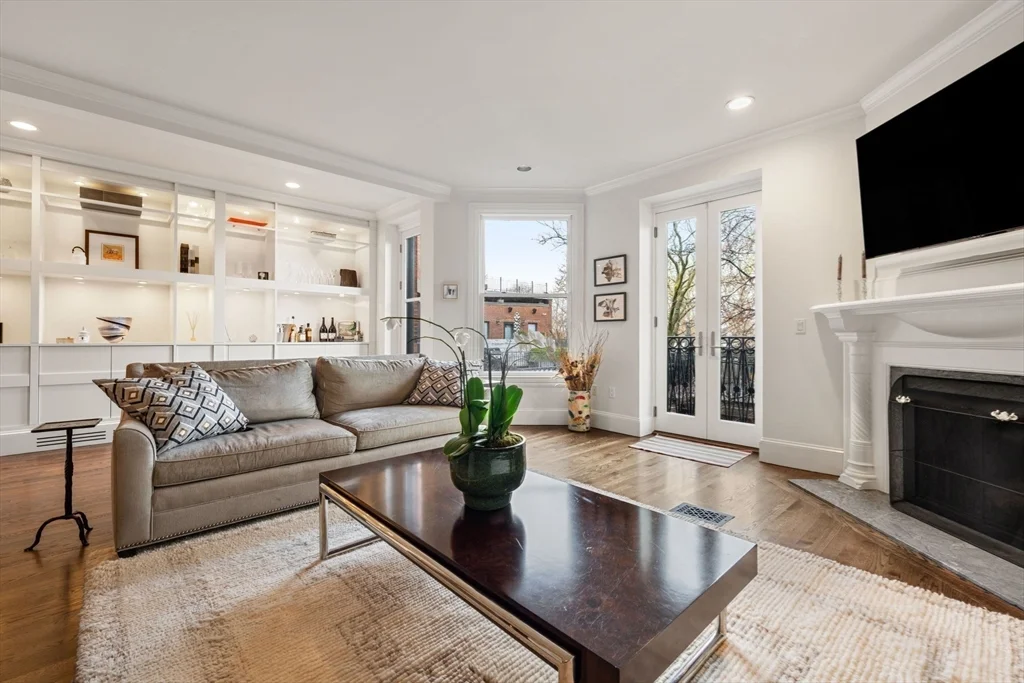 3 bed, 3 bath apartment for rent at 408 Beacon St Unit 1, Back Bay — photo 3 of 31