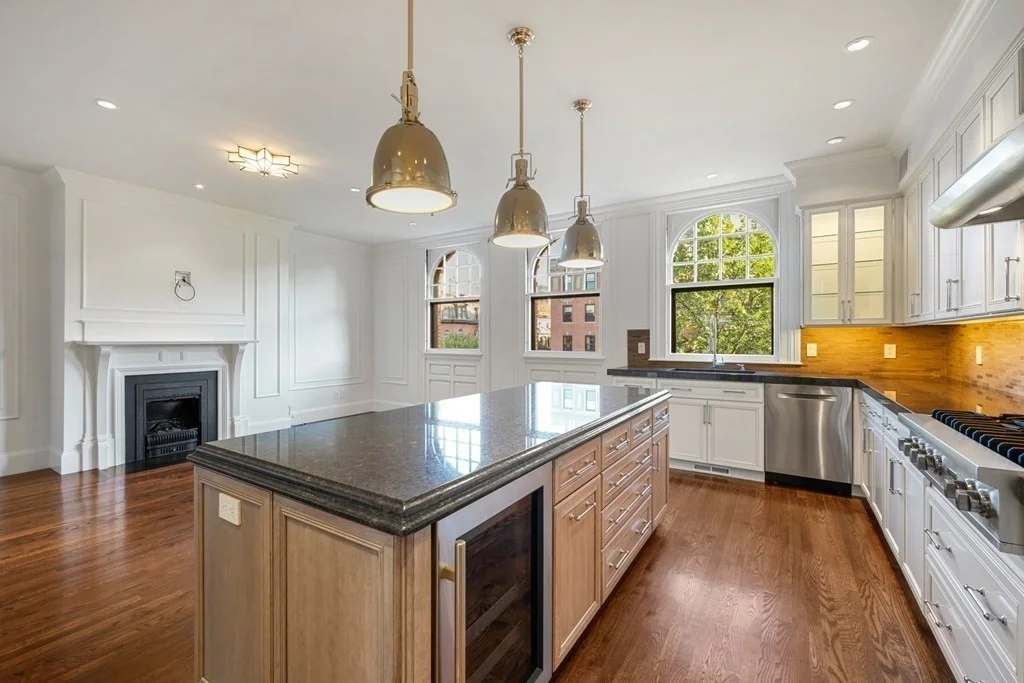 3 bed, 2 bath apartment for rent at 408 Beacon St Unit 2, Back Bay — photo 5 of 32