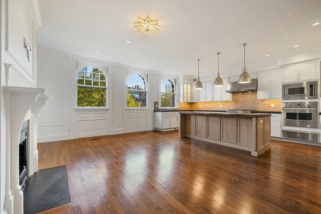3 bed, 2 bath apartment for rent at 408 Beacon St Unit 2, Back Bay — photo 3 of 32