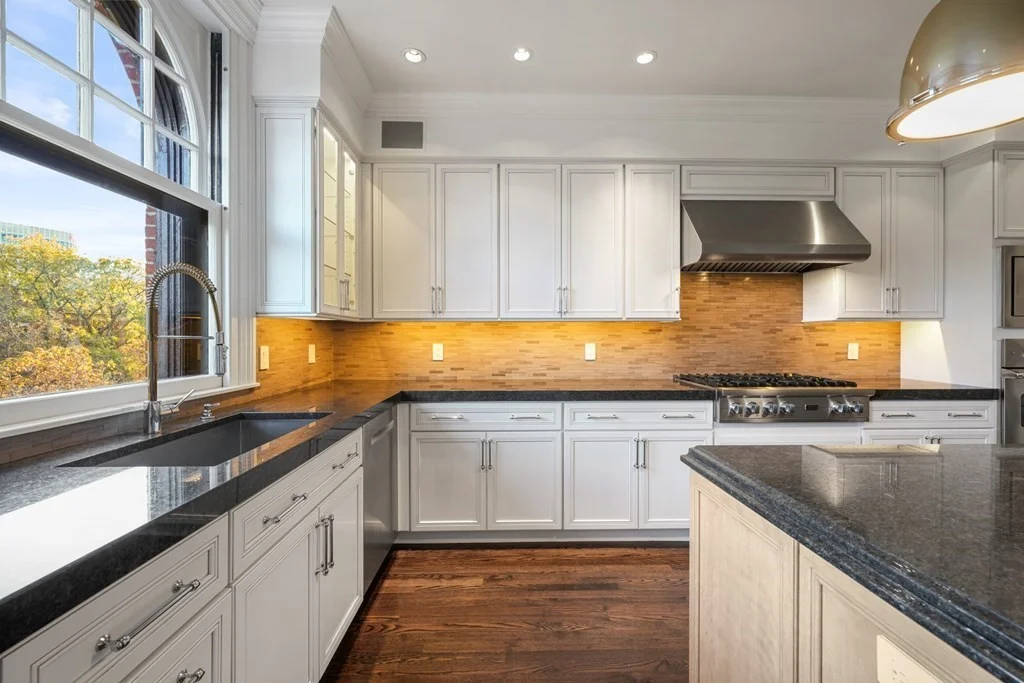 3 bed, 2 bath apartment for rent at 408 Beacon St Unit 2, Back Bay — photo 4 of 32