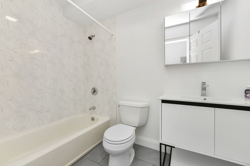 3 bed, 2 bath apartment for rent at 408 E Third Unit 3, South Boston — photo 14 of 23