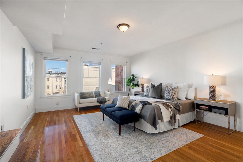 3 bed, 2 bath apartment for rent at 408 E Third Unit 3, South Boston — photo 10 of 23
