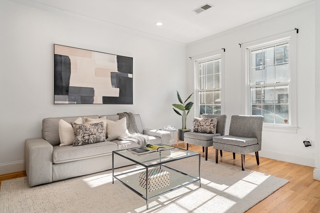 3 bed, 2 bath apartment for rent at 408 E Third Unit 3, South Boston — photo 1 of 23