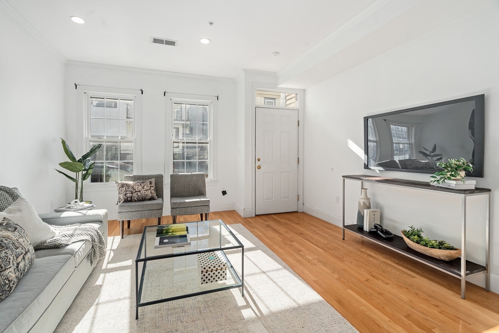 3 bed, 2 bath apartment for rent at 408 E Third Unit 3, South Boston — photo 2 of 23
