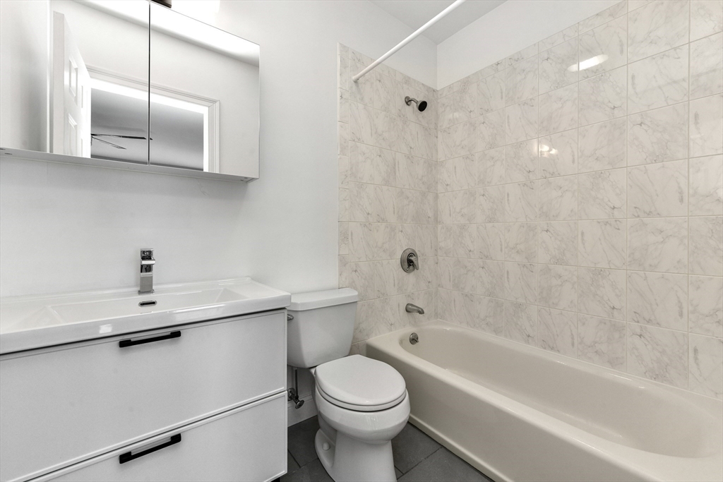 3 bed, 2 bath apartment for rent at 408 E Third Unit 3, South Boston — photo 11 of 23