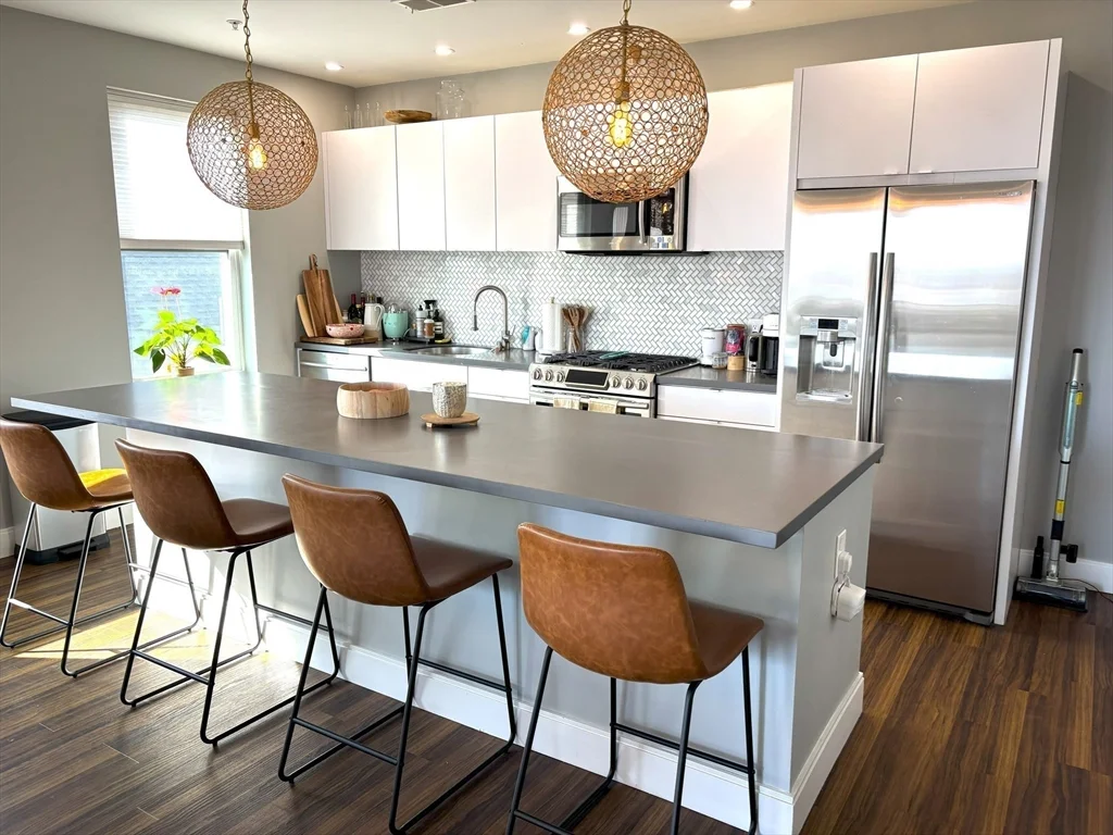 2 bed, 2 bath apartment for rent at 408 E 8th St Unit 3, South Boston — photo 1 of 33