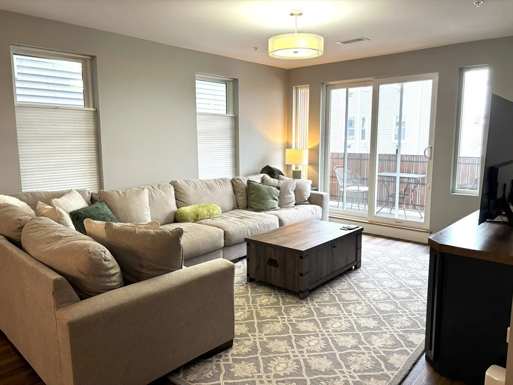 2 bed, 2 bath apartment for rent at 408 East 8th St Unit 3A, South Boston — photo 1 of 19