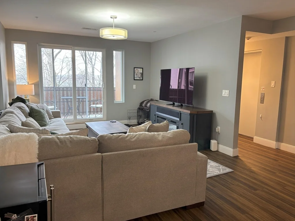 2 bed, 2 bath apartment for rent at 408 East 8th St Unit 3A, South Boston — photo 2 of 19