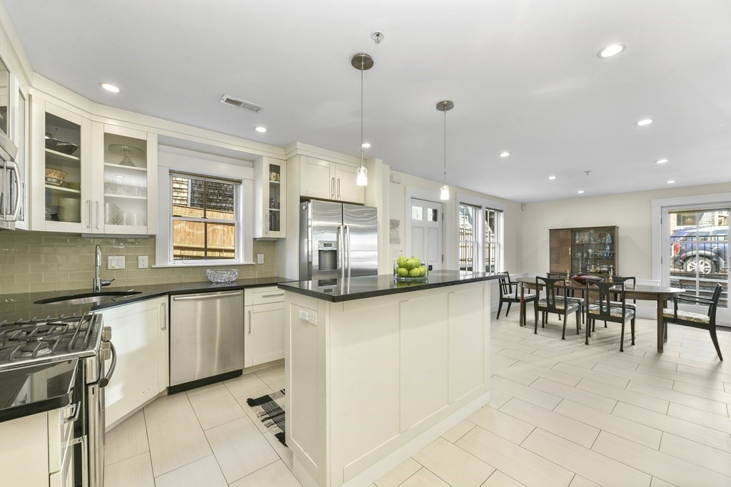 2 bed, 2 bath apartment for rent at 408R Putnam Ave Unit R, Cambridgeport — photo 6 of 17