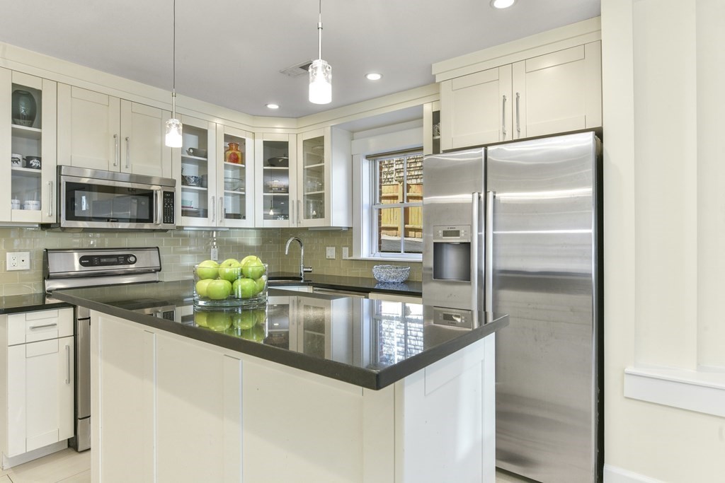 2 bed, 2 bath apartment for rent at 408R Putnam Ave Unit R, Cambridgeport — photo 8 of 17