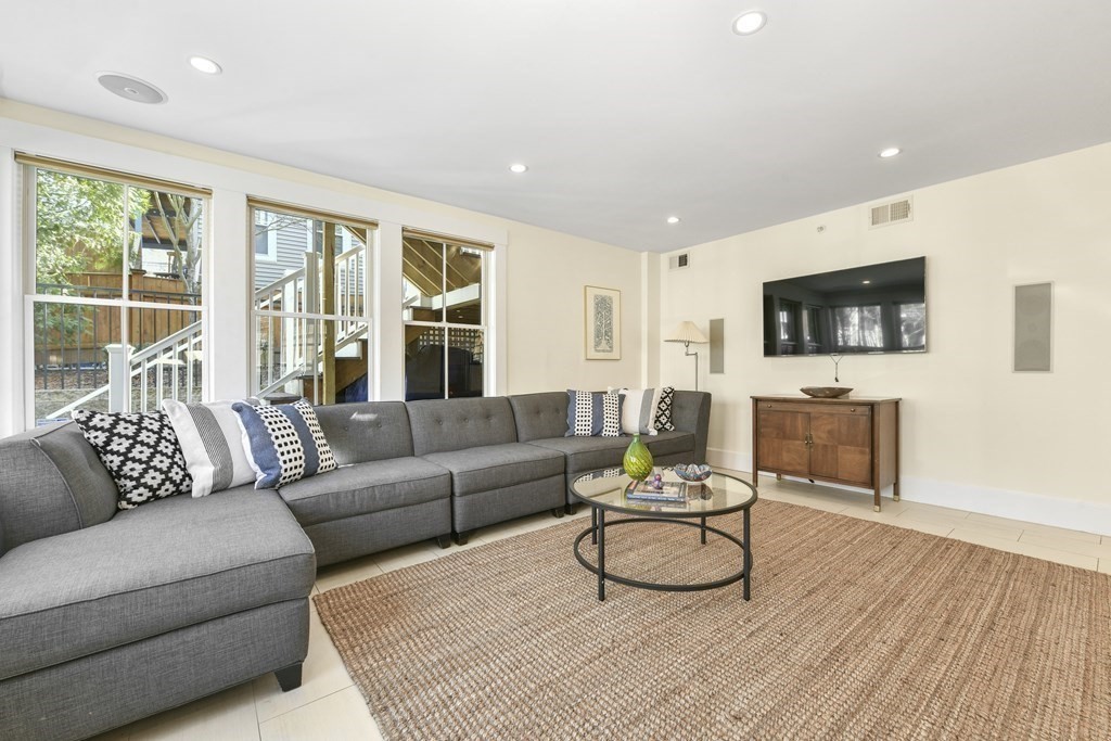 2 bed, 2 bath apartment for rent at 408R Putnam Ave Unit R, Cambridgeport — photo 4 of 17