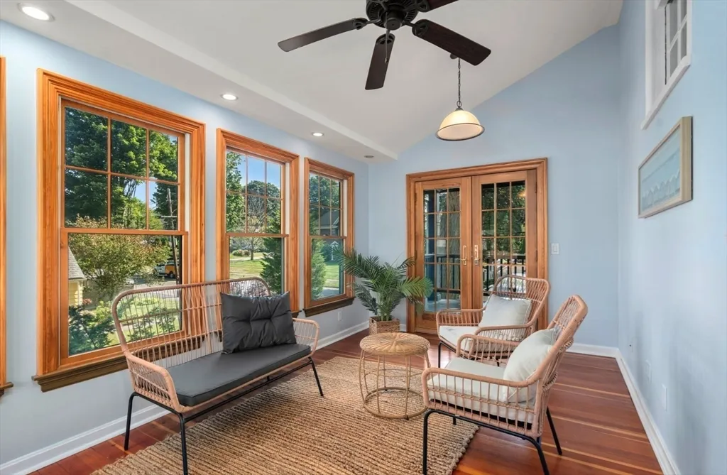 3 bed, 1 bath apartment for rent at 409 Atlantic Ave Unit 0, Marblehead — photo 12 of 29
