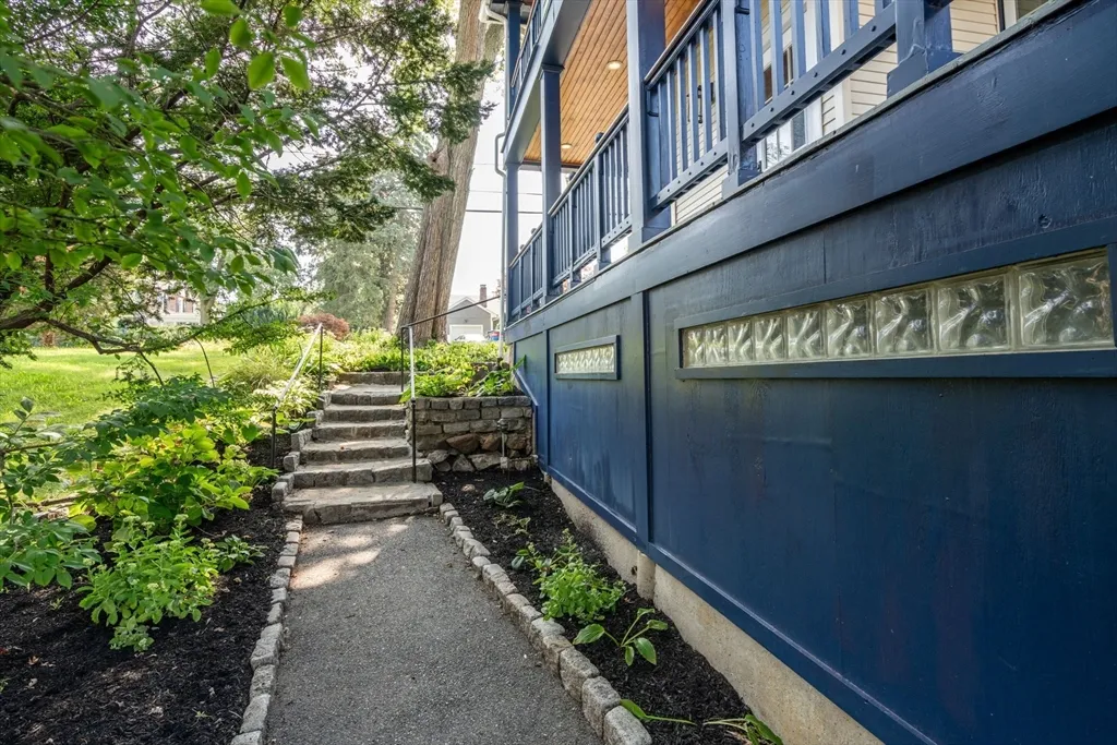 3 bed, 1 bath apartment for rent at 409 Atlantic Ave Unit 0, Marblehead — photo 28 of 29