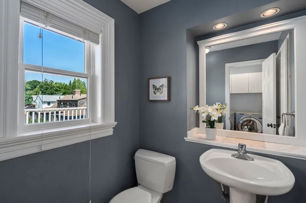 3 bed, 1 bath apartment for rent at 409 Atlantic Ave Unit 0, Marblehead — photo 13 of 29