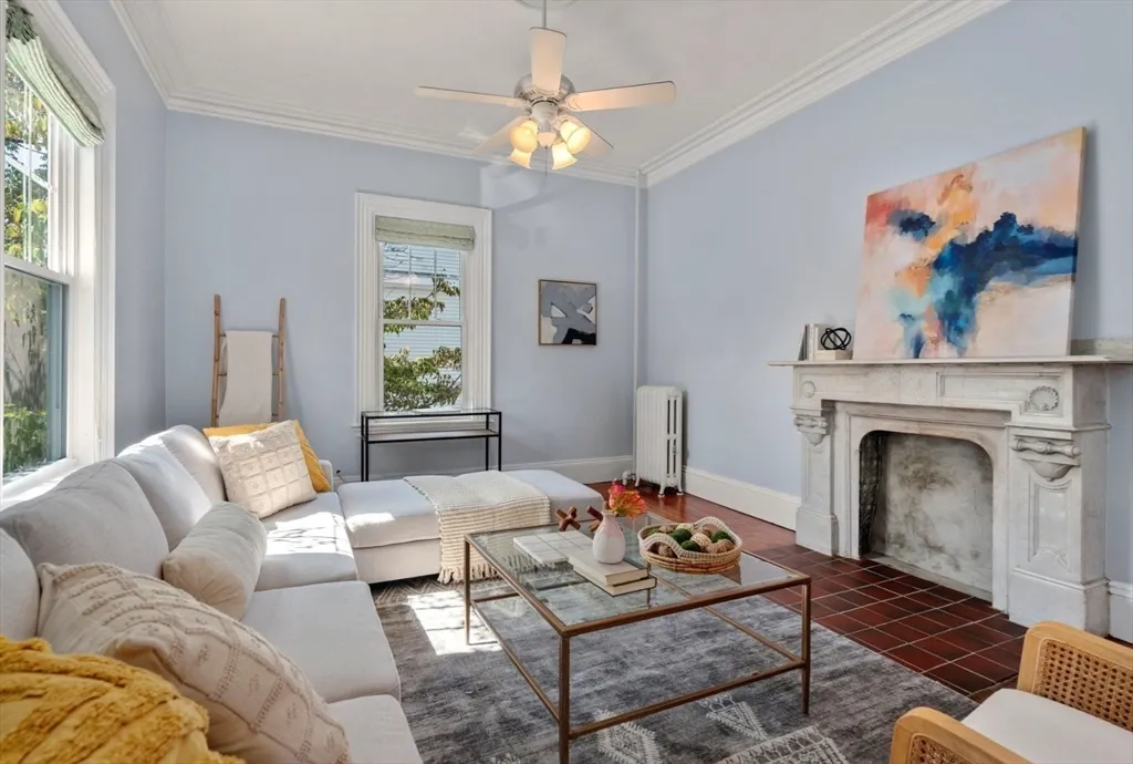 3 bed, 1 bath apartment for rent at 409 Atlantic Ave Unit 0, Marblehead — photo 2 of 29