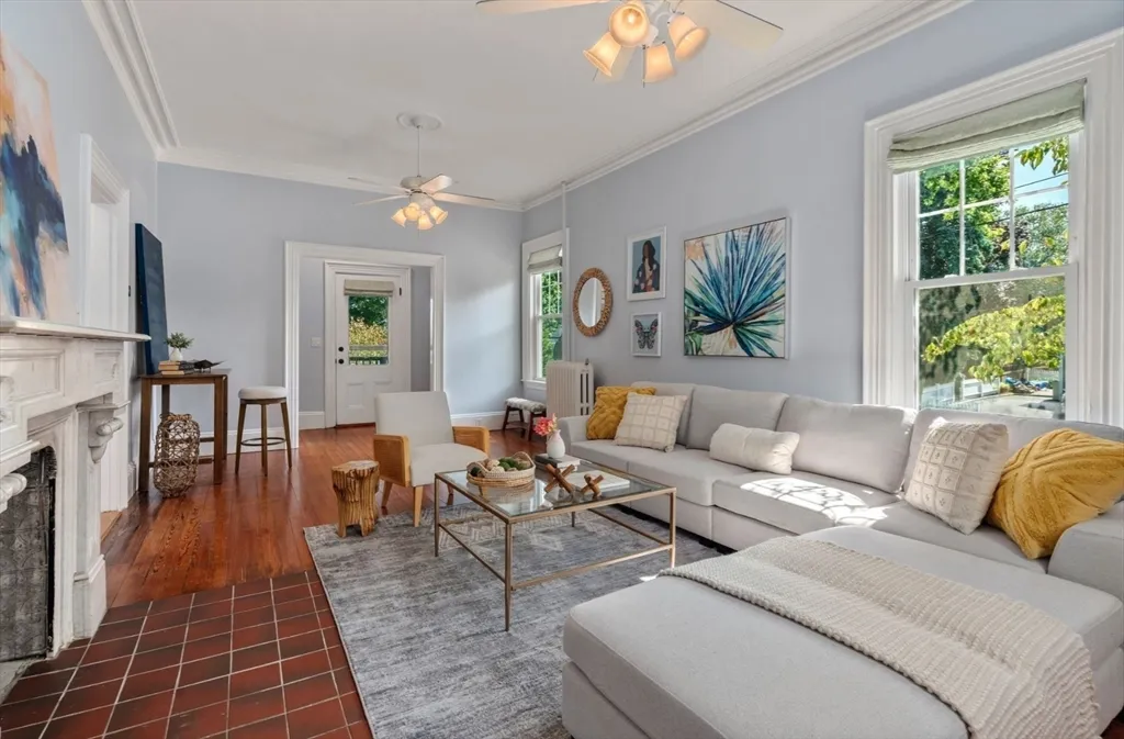 3 bed, 1 bath apartment for rent at 409 Atlantic Ave Unit 0, Marblehead — photo 4 of 29