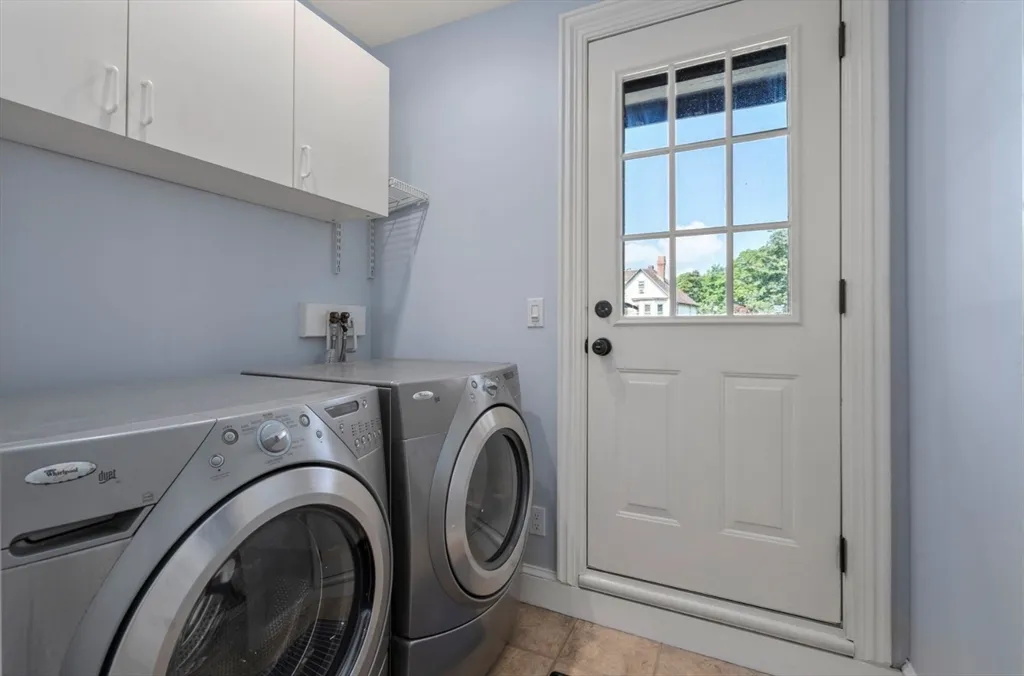 3 bed, 1 bath apartment for rent at 409 Atlantic Ave Unit 0, Marblehead — photo 25 of 29