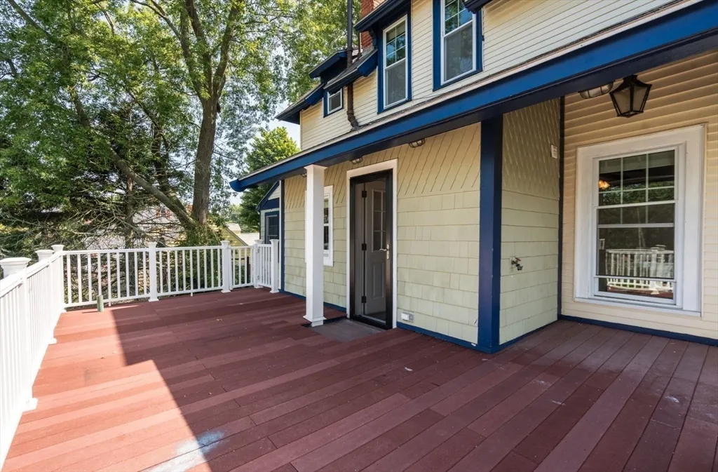 3 bed, 1 bath apartment for rent at 409 Atlantic Ave Unit 0, Marblehead — photo 23 of 29