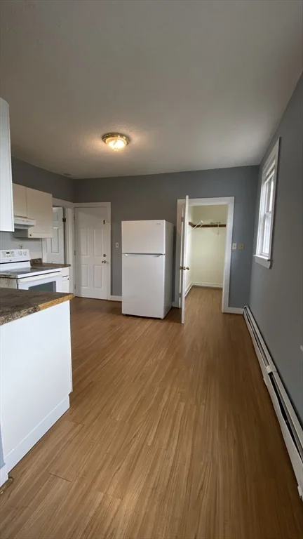 3 bed, 1 bath apartment for rent at 409 Chestnut St Unit 3, Lynn — photo 10 of 11