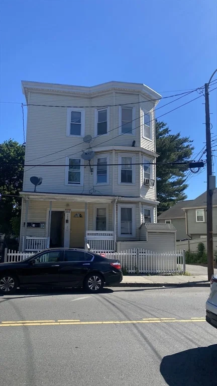 3 bed, 1 bath apartment for rent at 409 Chestnut St Unit 3, Lynn — photo 1 of 11