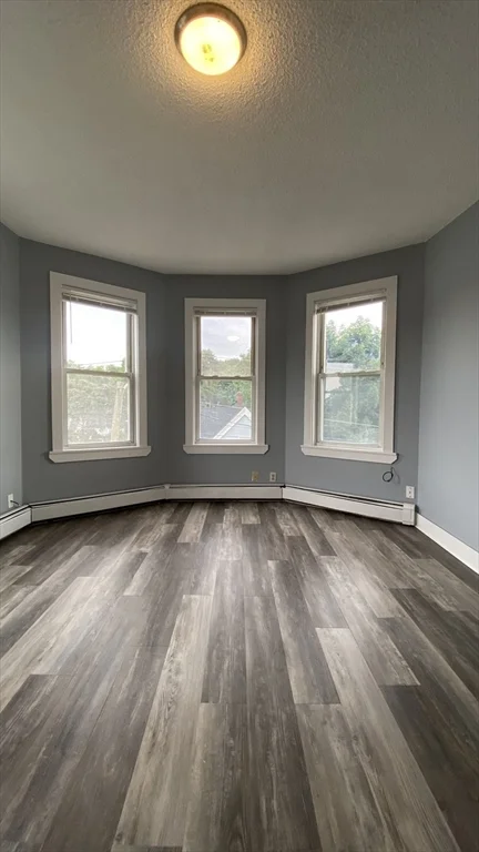 3 bed, 1 bath apartment for rent at 409 Chestnut St Unit 3, Lynn — photo 4 of 11