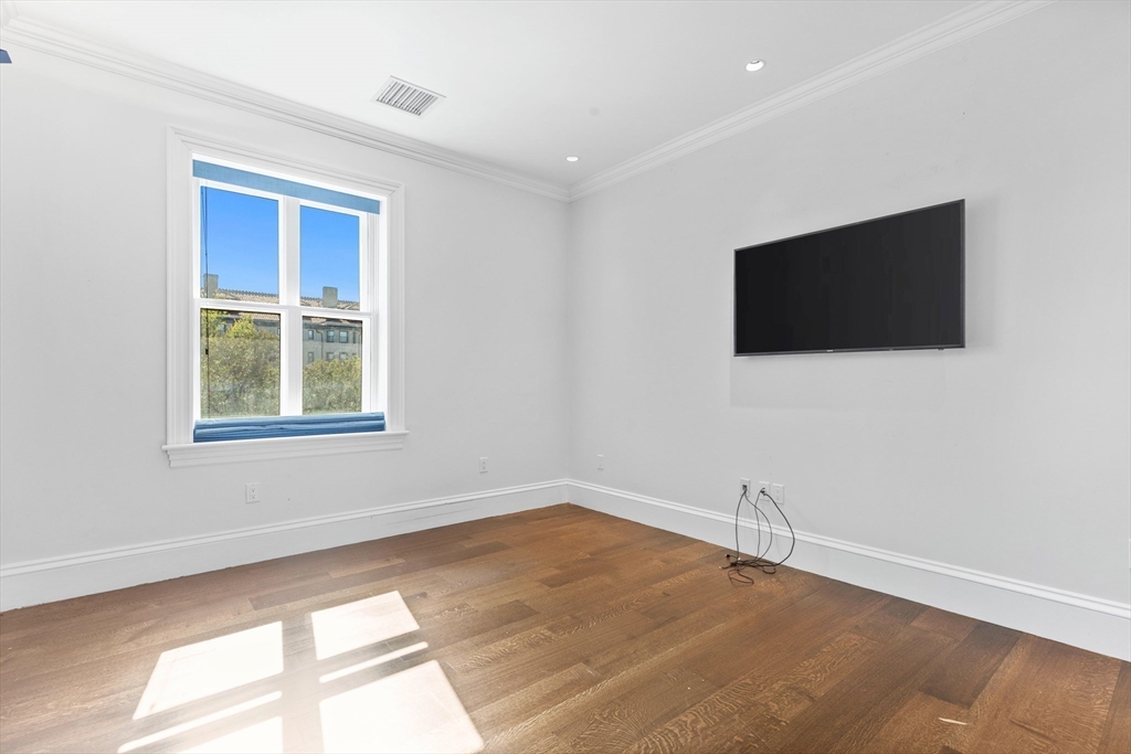 4 bed, 3 bath apartment for rent at 409 Commonwealth Ave Unit E, Back Bay — photo 13 of 25