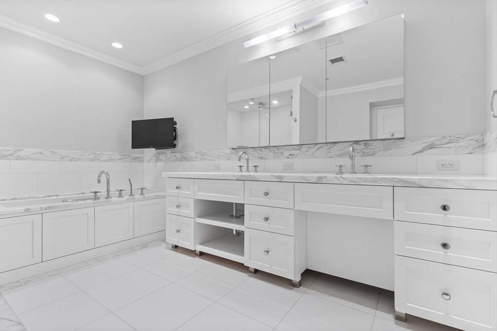 4 bed, 3 bath apartment for rent at 409 Commonwealth Ave Unit E, Back Bay — photo 18 of 25