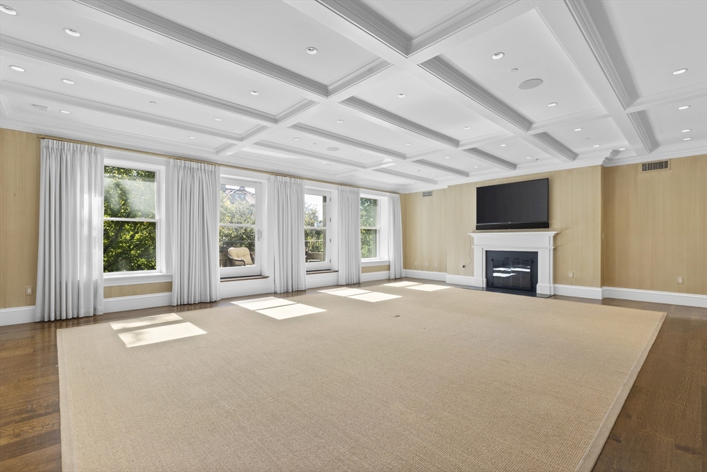 4 bed, 3 bath apartment for rent at 409 Commonwealth Ave Unit E, Back Bay